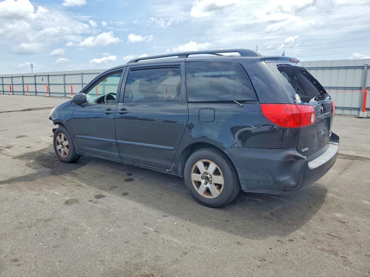 2009 TOYOTA SIENNA