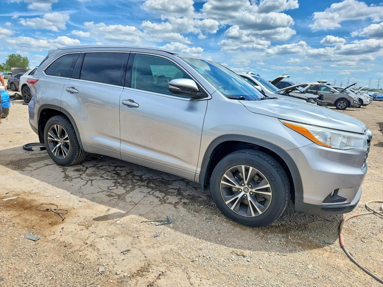 2016 TOYOTA HIGHLANDER