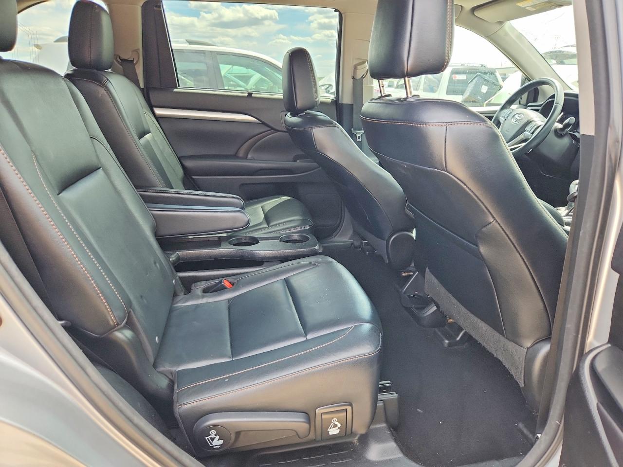 2016 TOYOTA HIGHLANDER