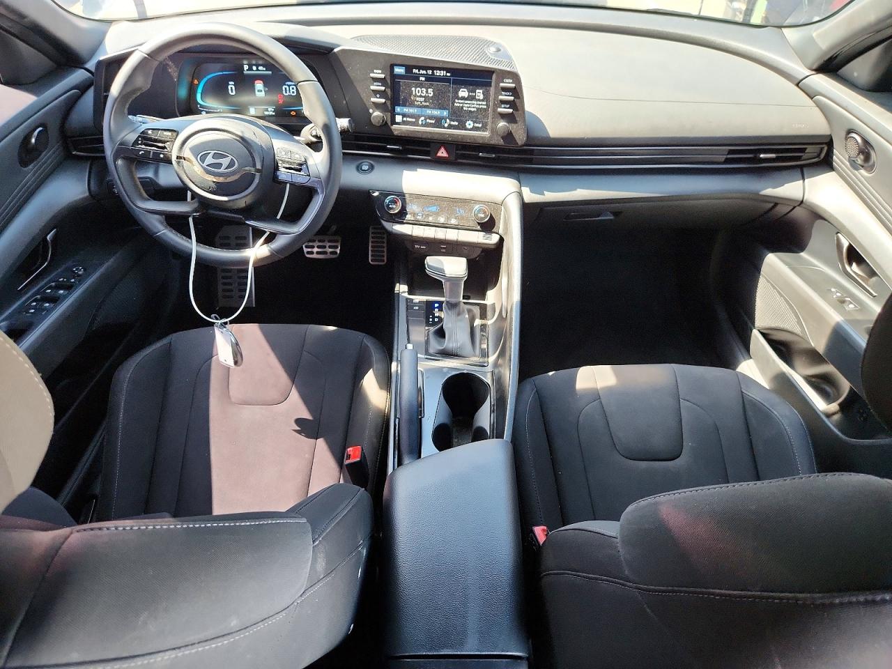 2025 HYUNDAI ELANTRA