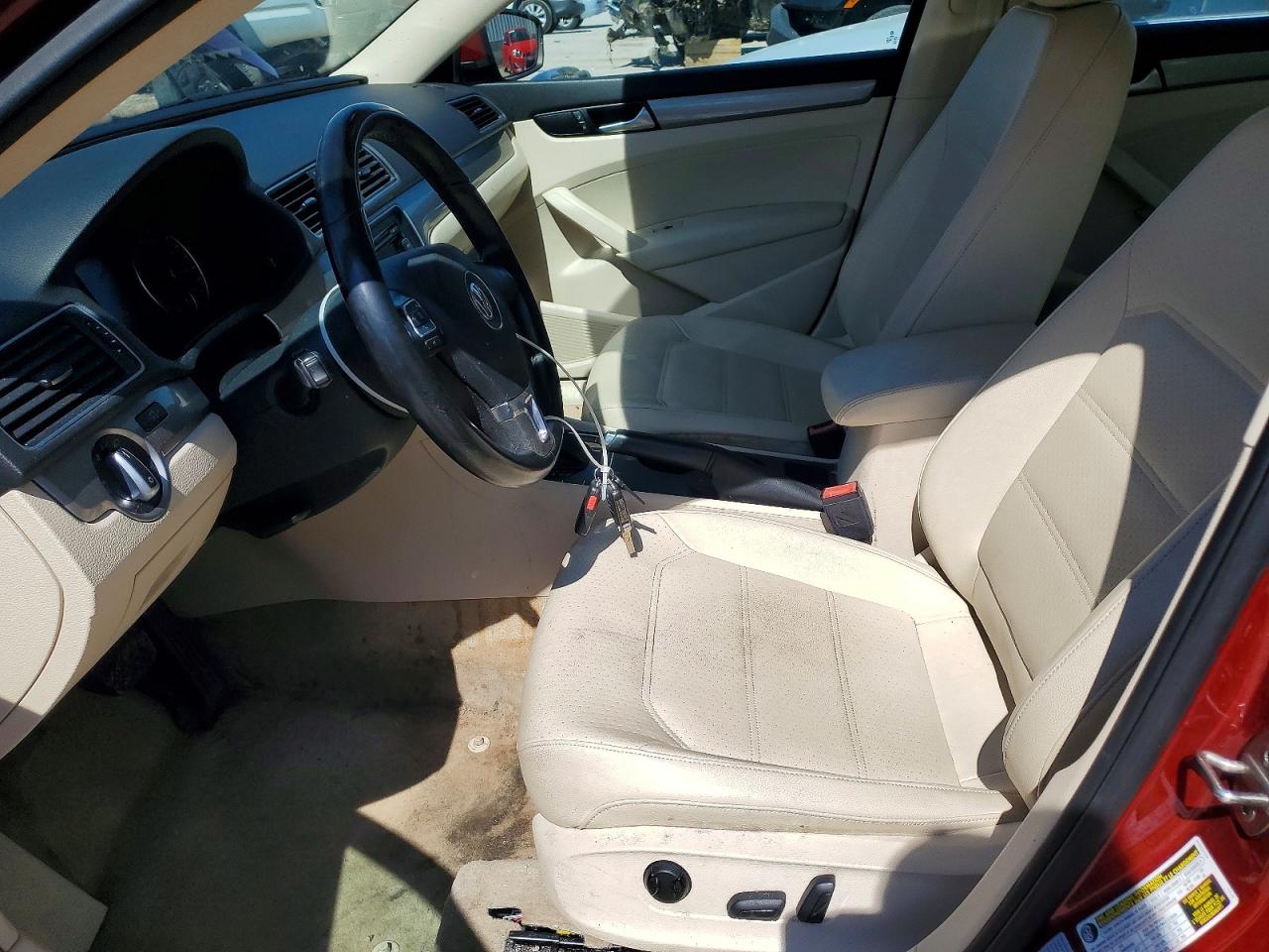 2015 VOLKSWAGEN PASSAT