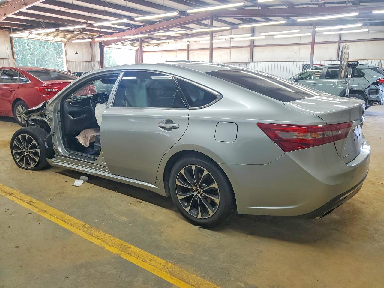 2016 TOYOTA AVALON