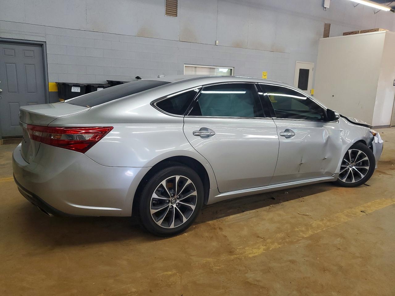 2016 TOYOTA AVALON