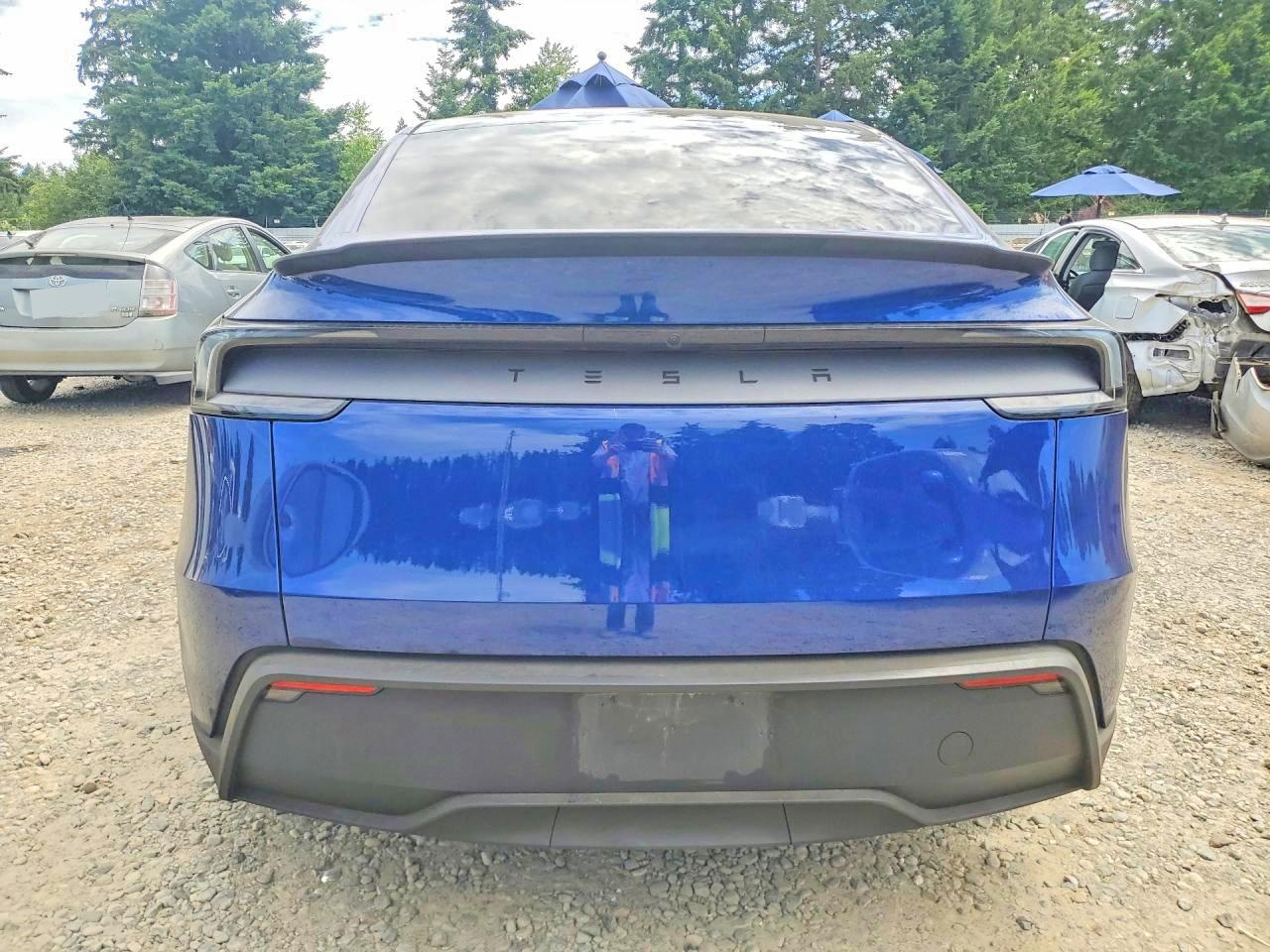 2026 TESLA MODEL Y
