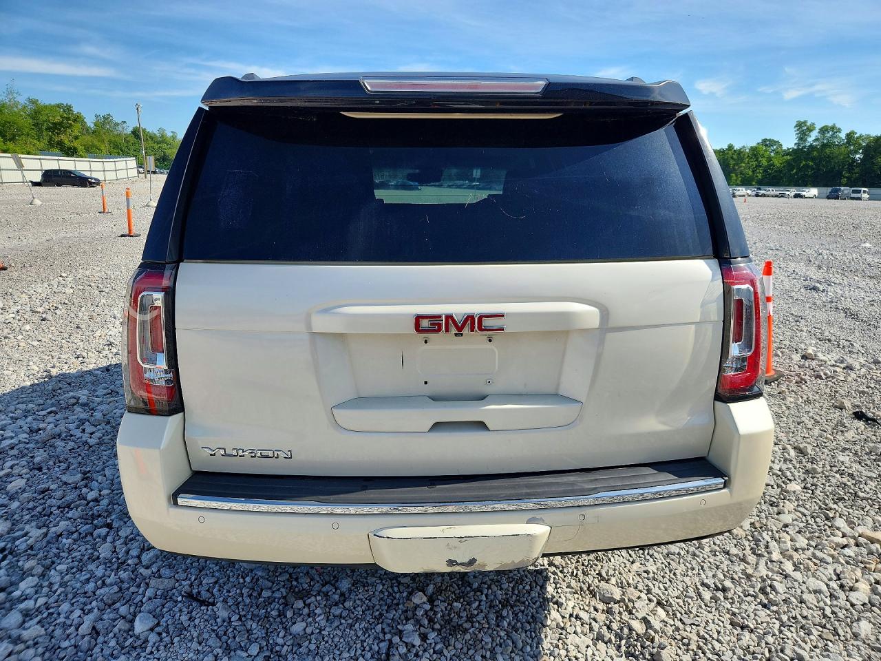 2015 GMC YUKON