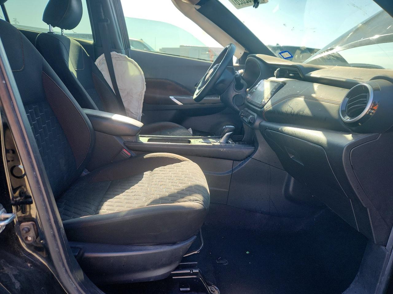 2021 NISSAN KICKS