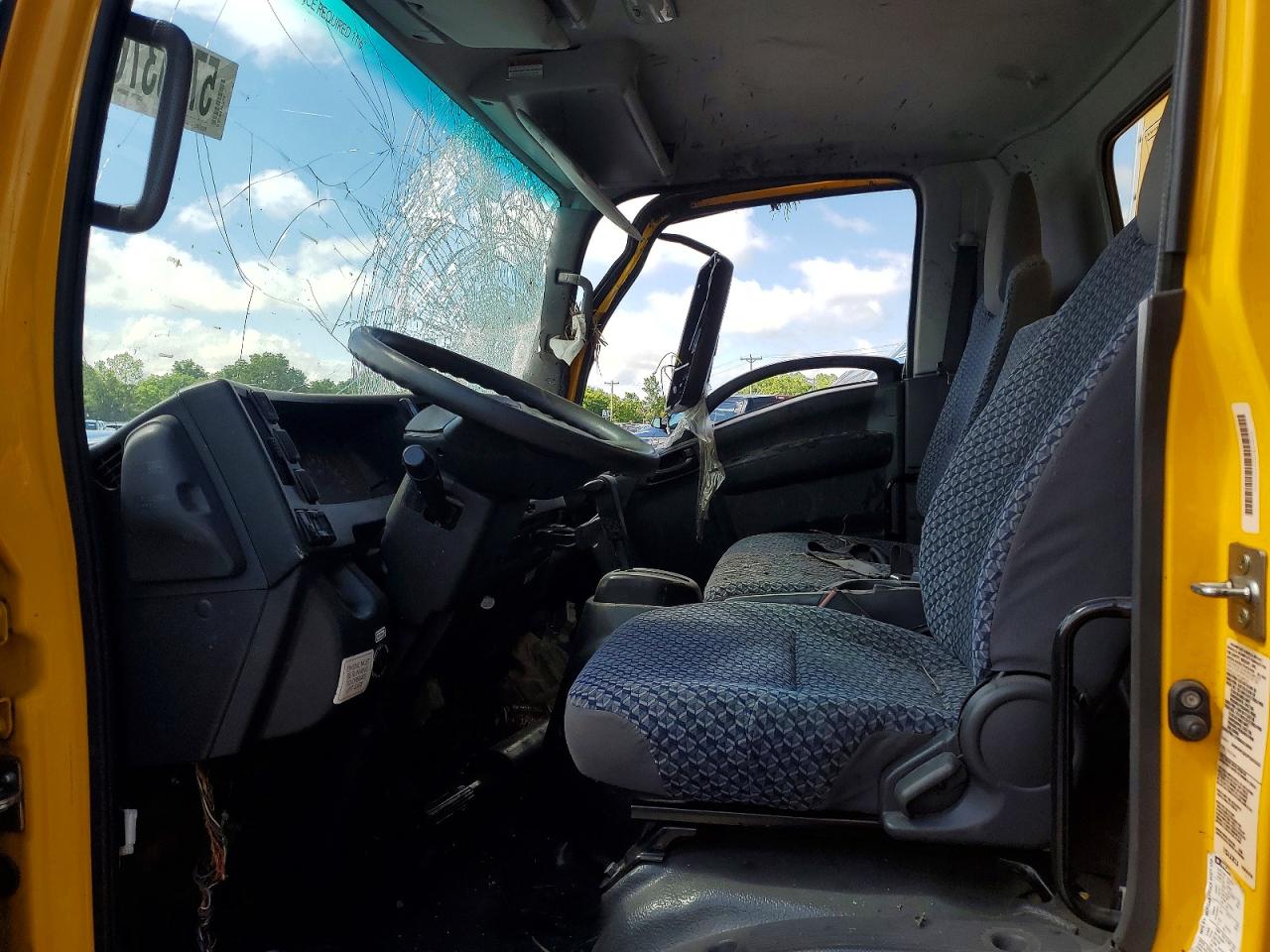 2023 ISUZU NPR