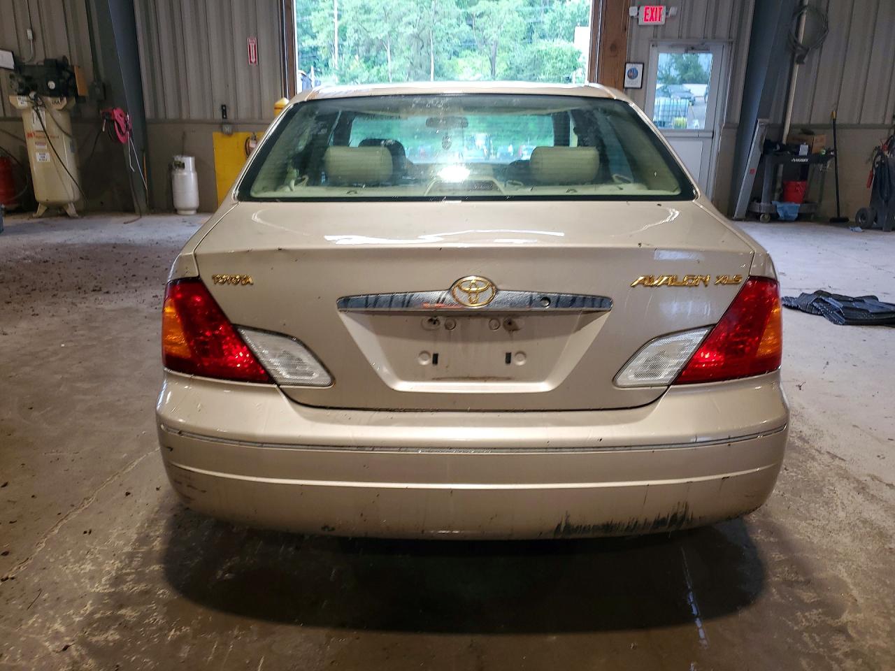 2000 TOYOTA AVALON