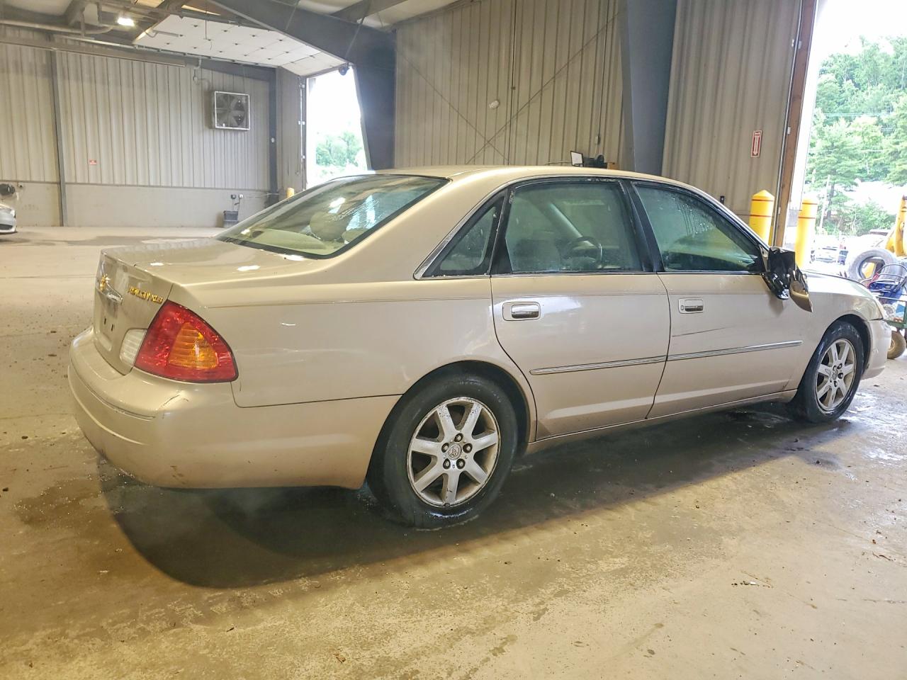 2000 TOYOTA AVALON
