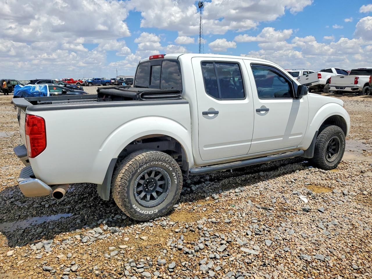 2017 NISSAN FRONTIER