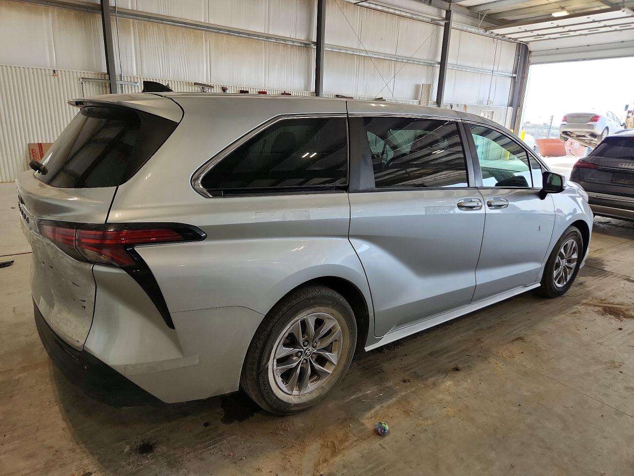 2022 TOYOTA SIENNA