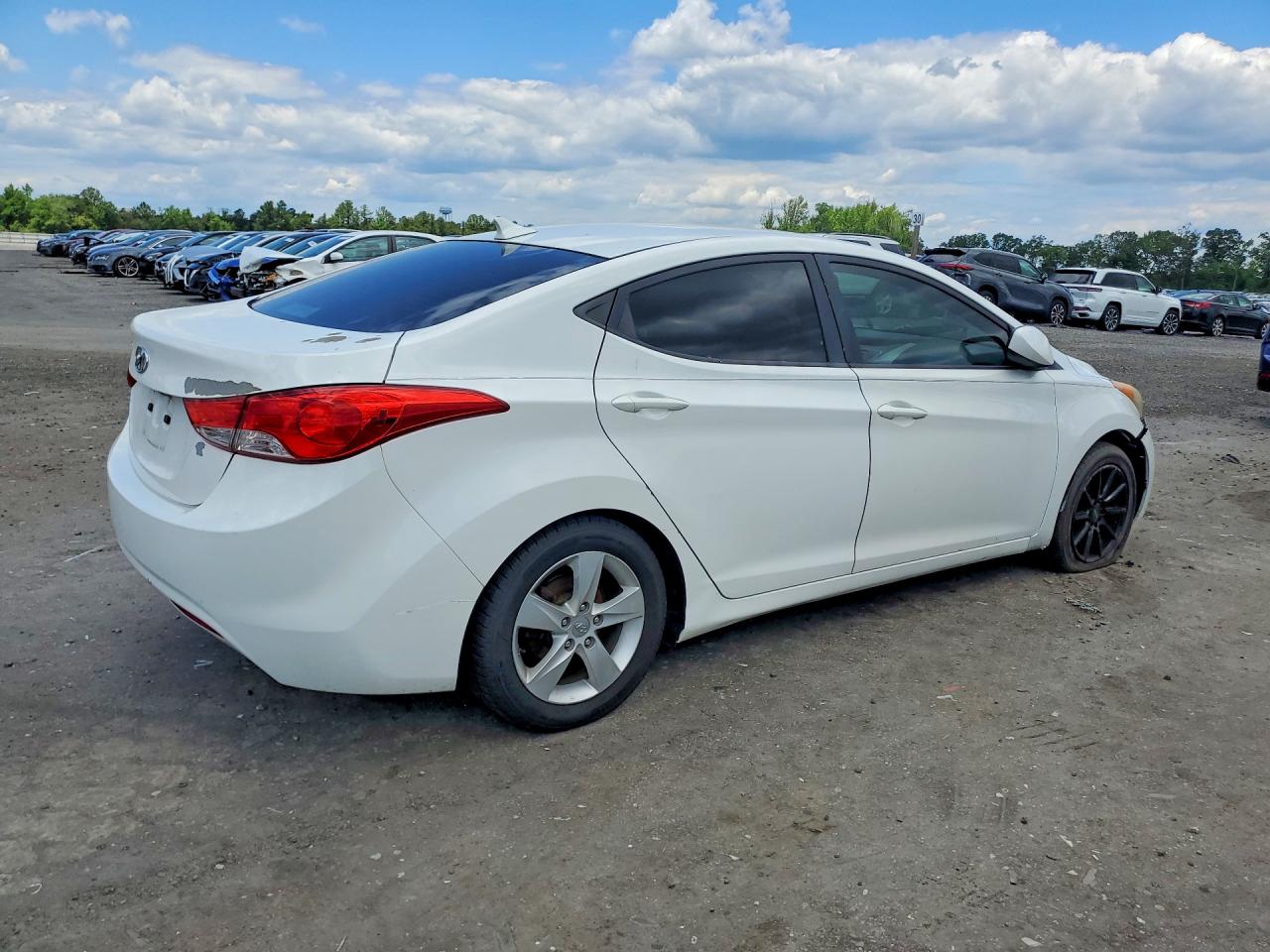 2013 HYUNDAI ELANTRA