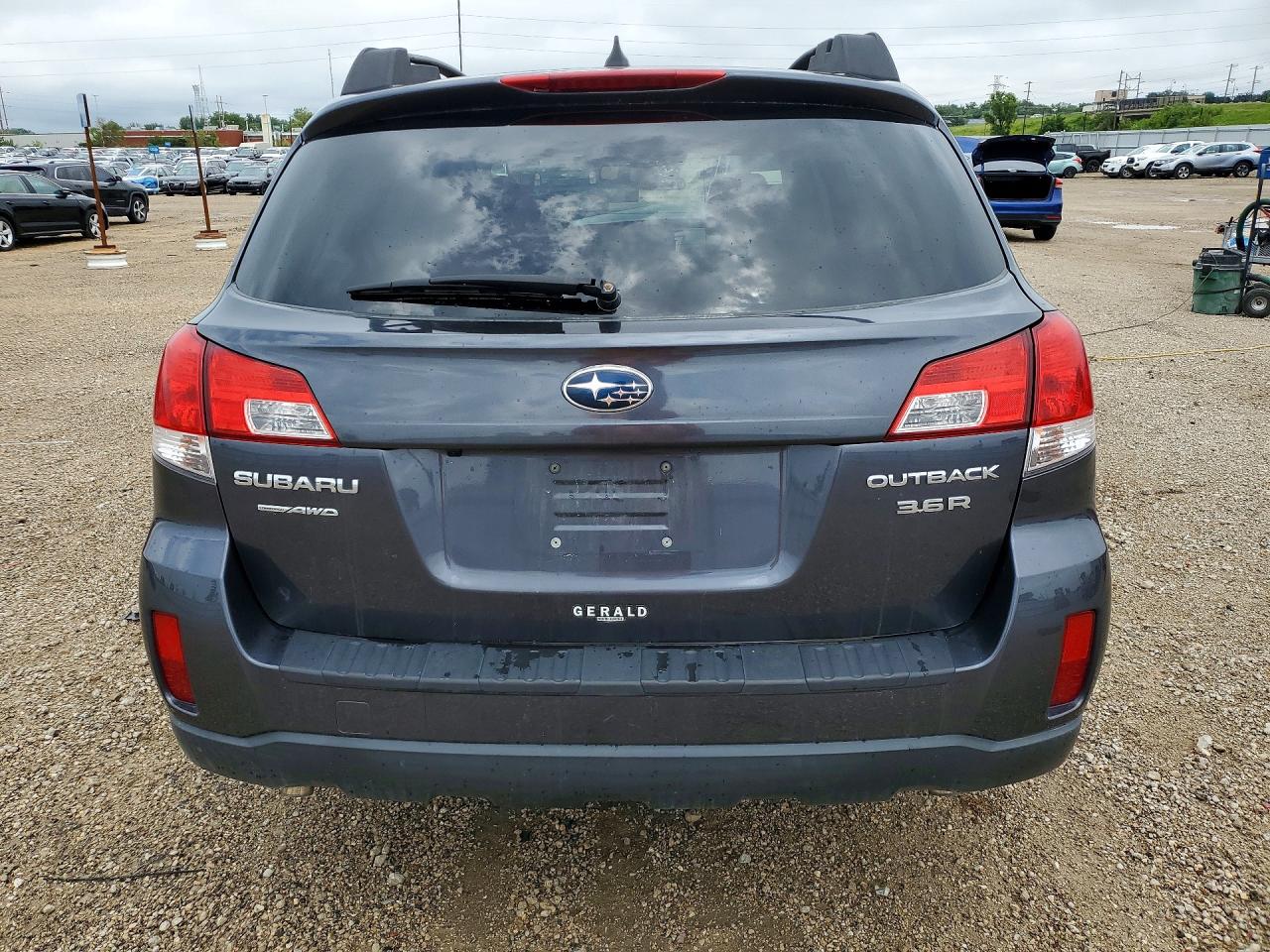 2013 SUBARU OUTBACK
