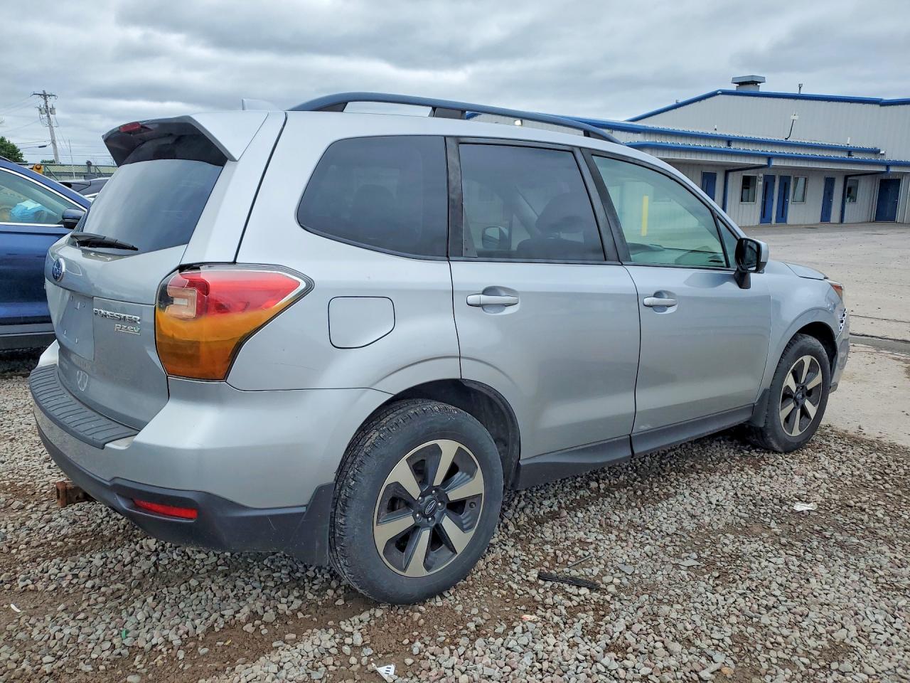 2017 SUBARU FORESTER