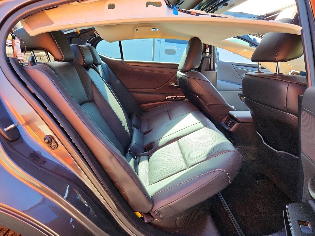 2023 LEXUS ES300
