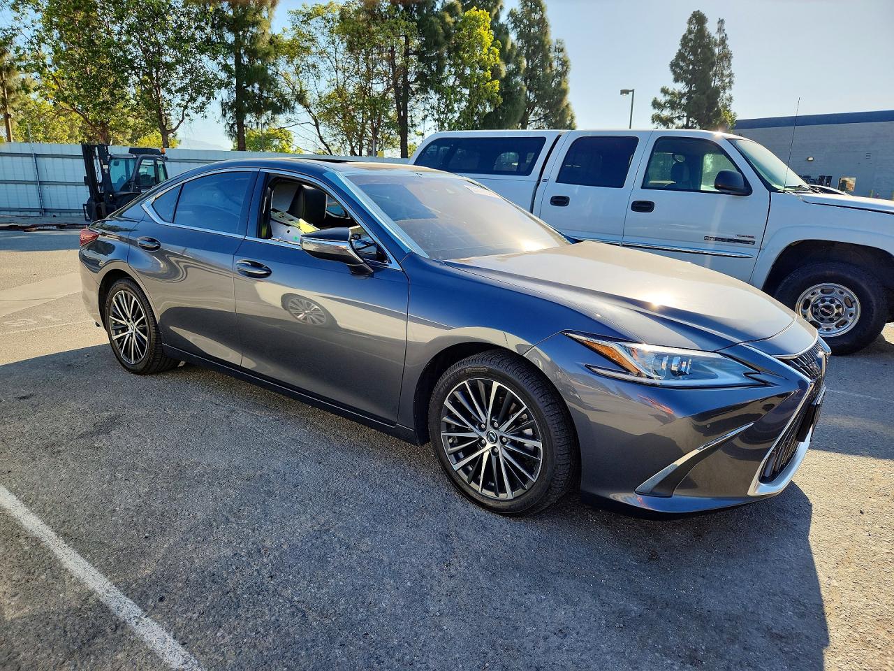 2023 LEXUS ES300