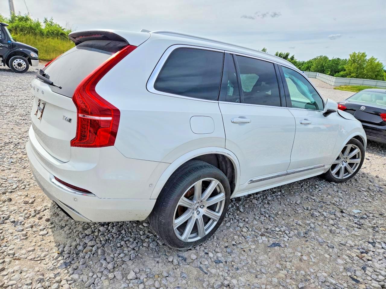 2019 VOLVO XC90