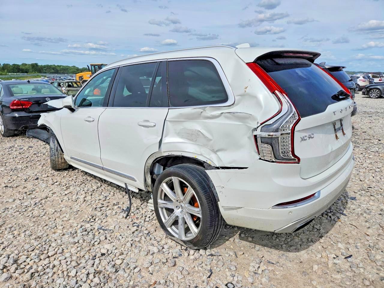 2019 VOLVO XC90