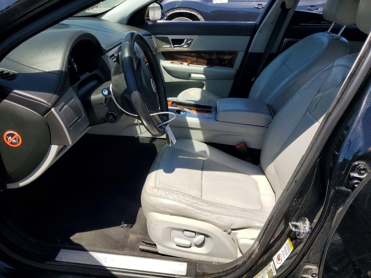 2010 JAGUAR XF