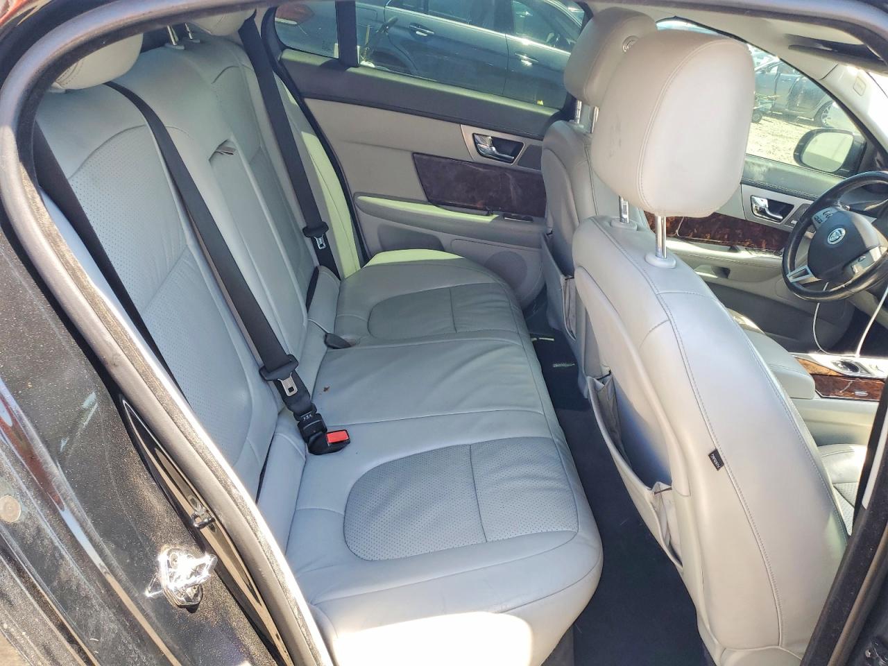 2010 JAGUAR XF