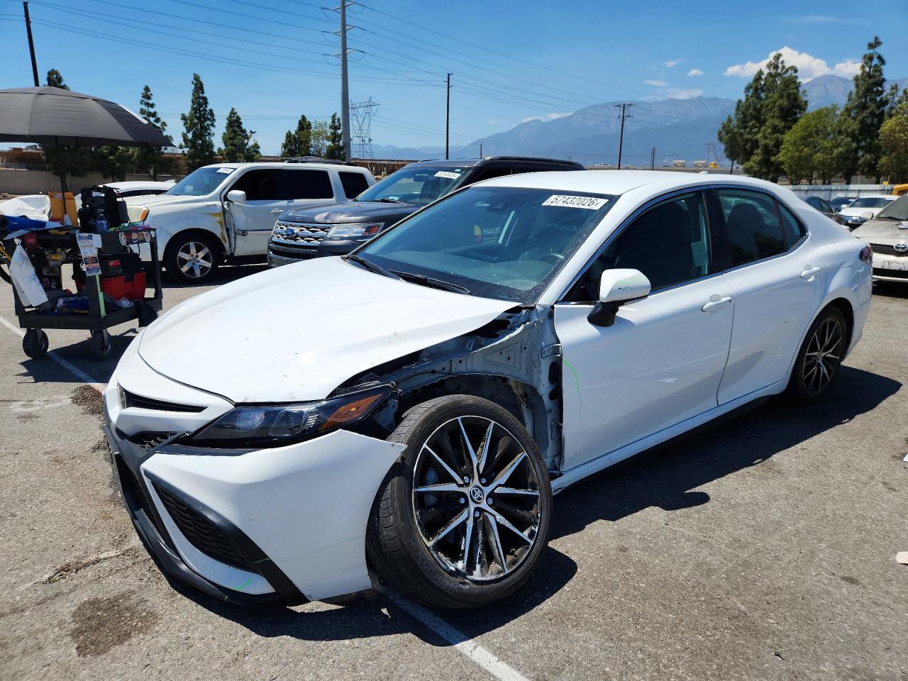 2024 TOYOTA CAMRY