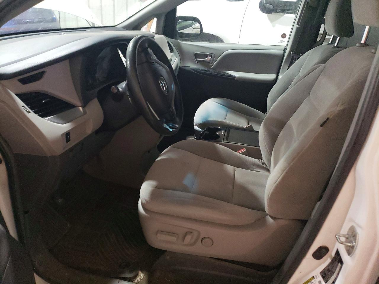 2015 TOYOTA SIENNA