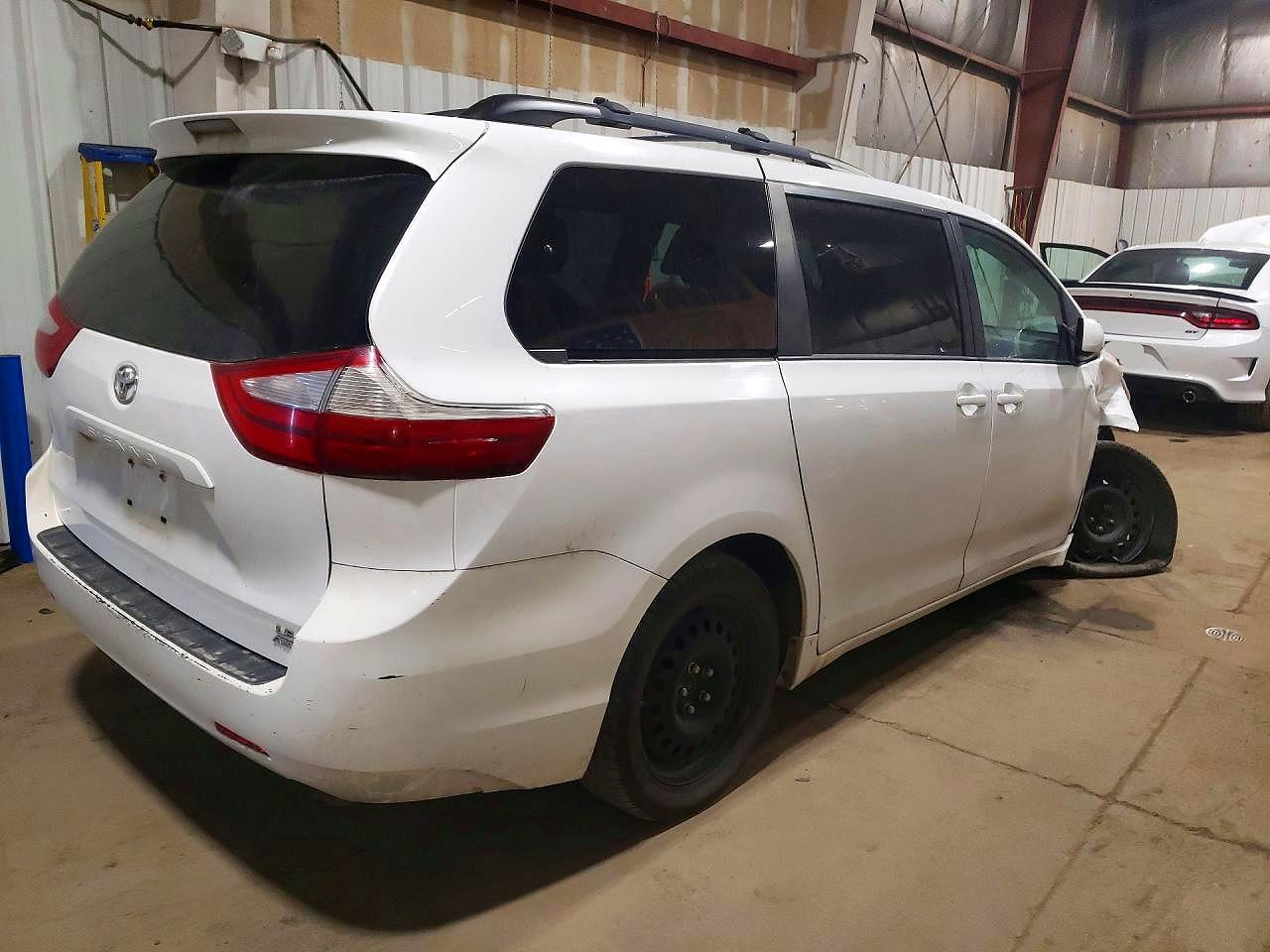 2015 TOYOTA SIENNA