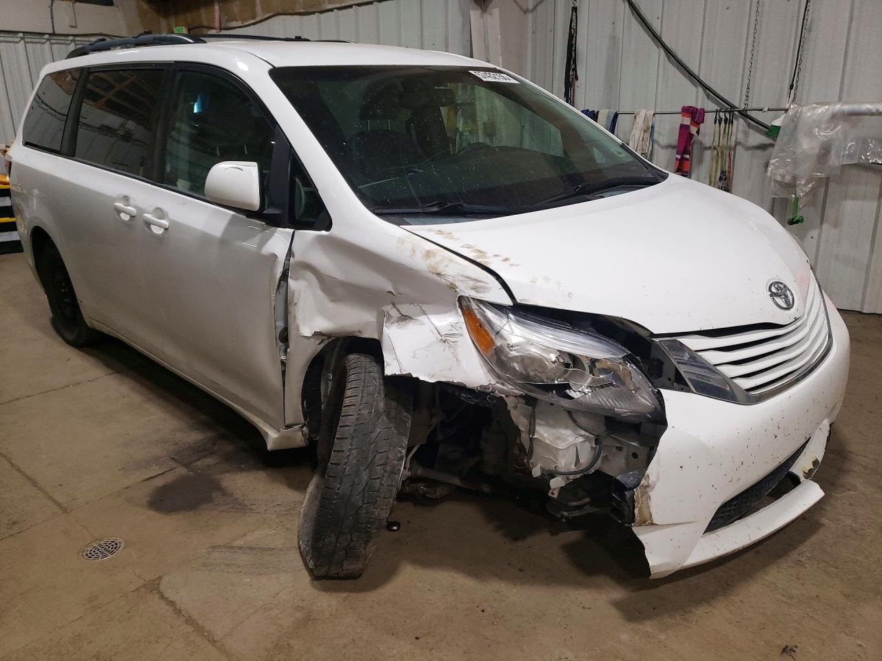 2015 TOYOTA SIENNA