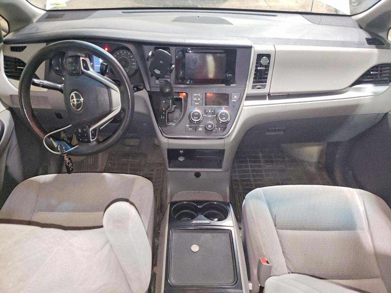 2015 TOYOTA SIENNA