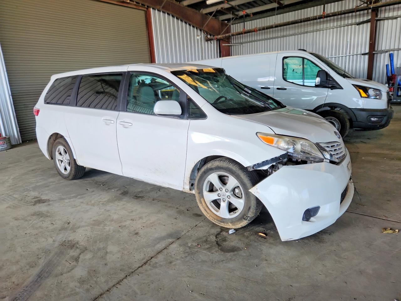 2015 TOYOTA SIENNA