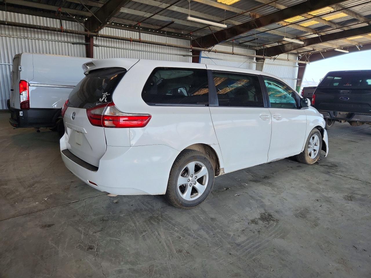 2015 TOYOTA SIENNA