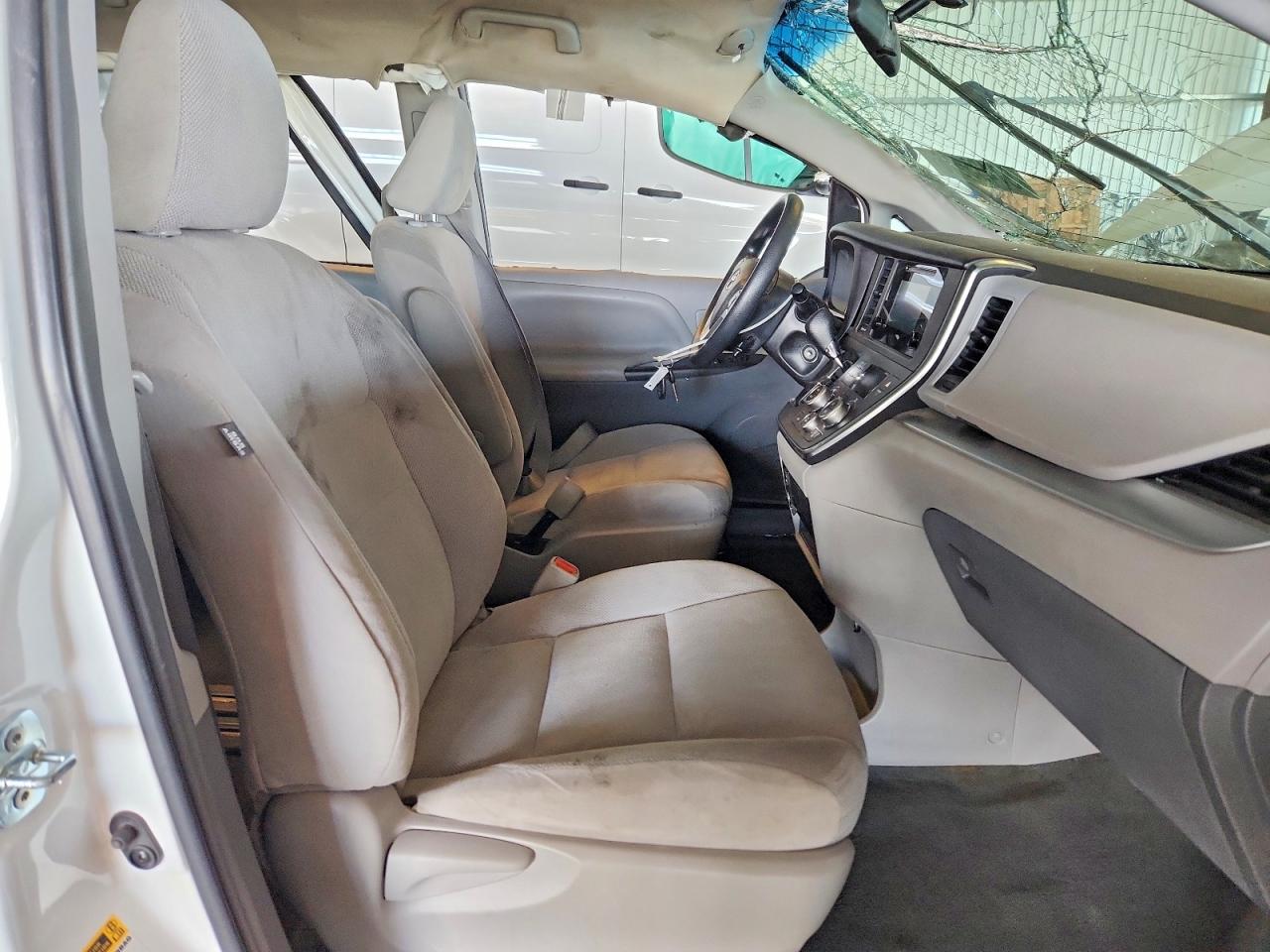 2015 TOYOTA SIENNA