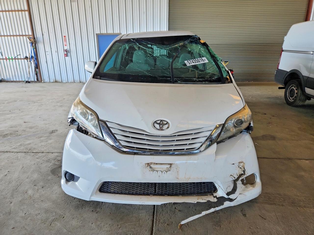 2015 TOYOTA SIENNA