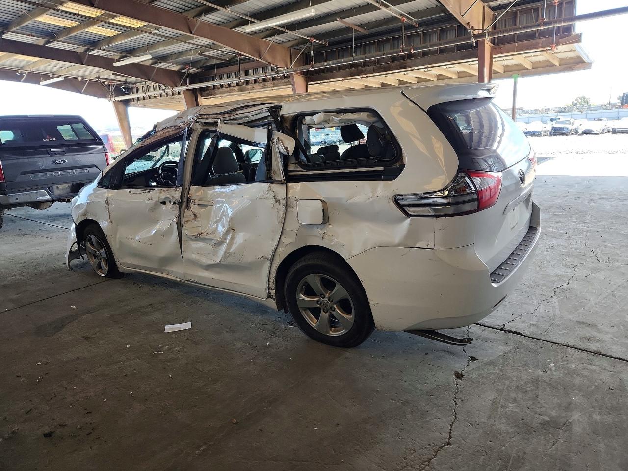 2015 TOYOTA SIENNA