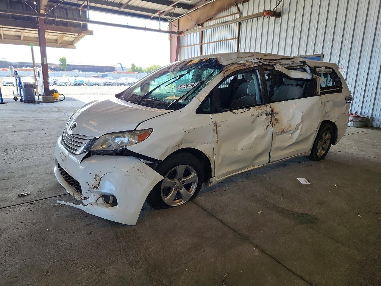 2015 TOYOTA SIENNA