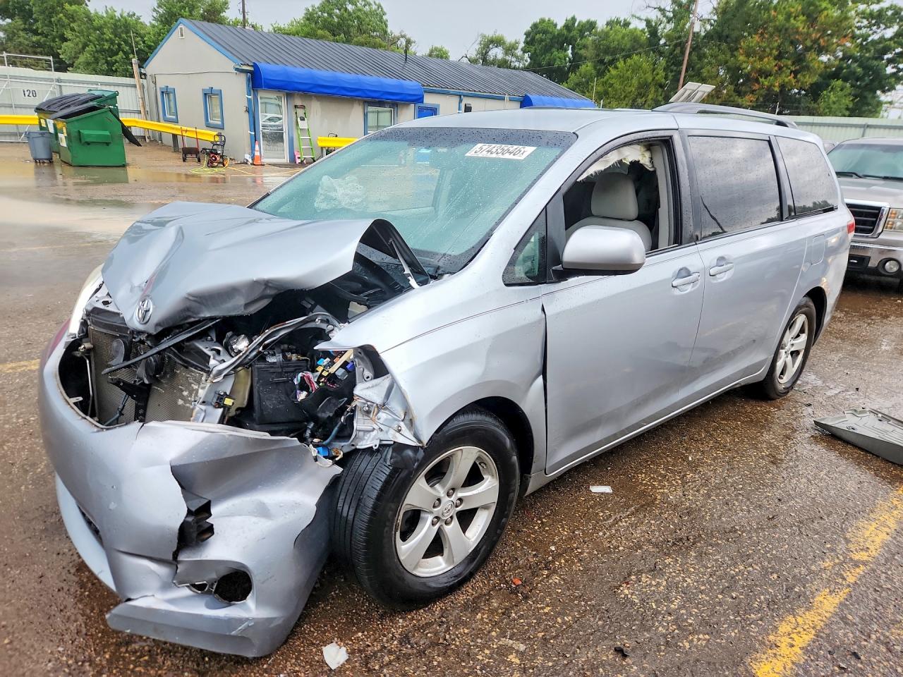 2014 TOYOTA SIENNA