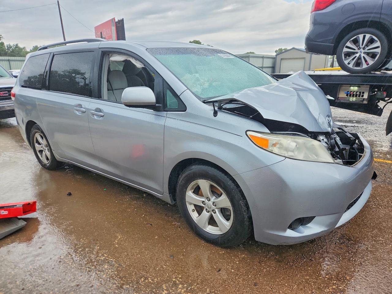 2014 TOYOTA SIENNA