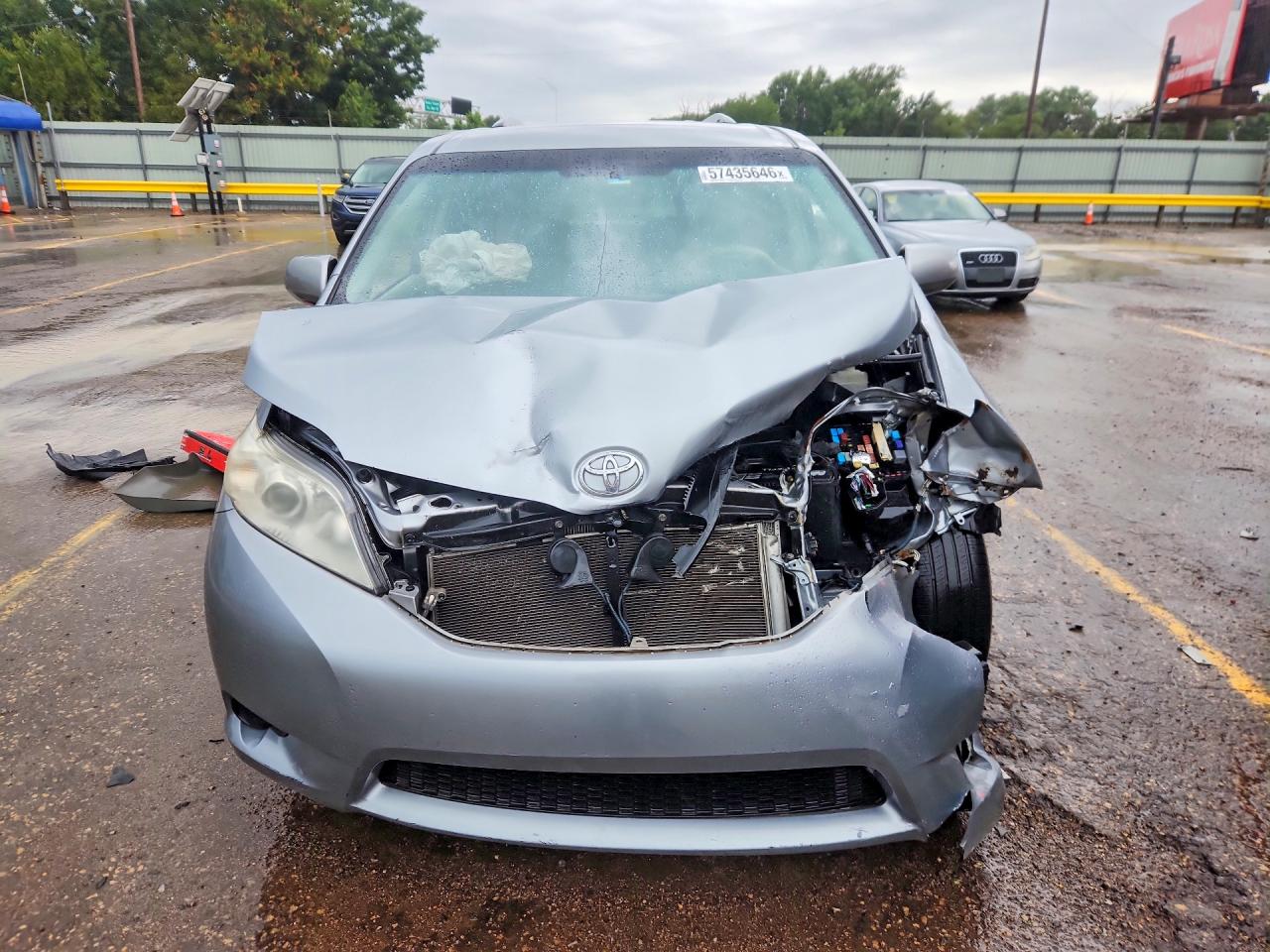 2014 TOYOTA SIENNA