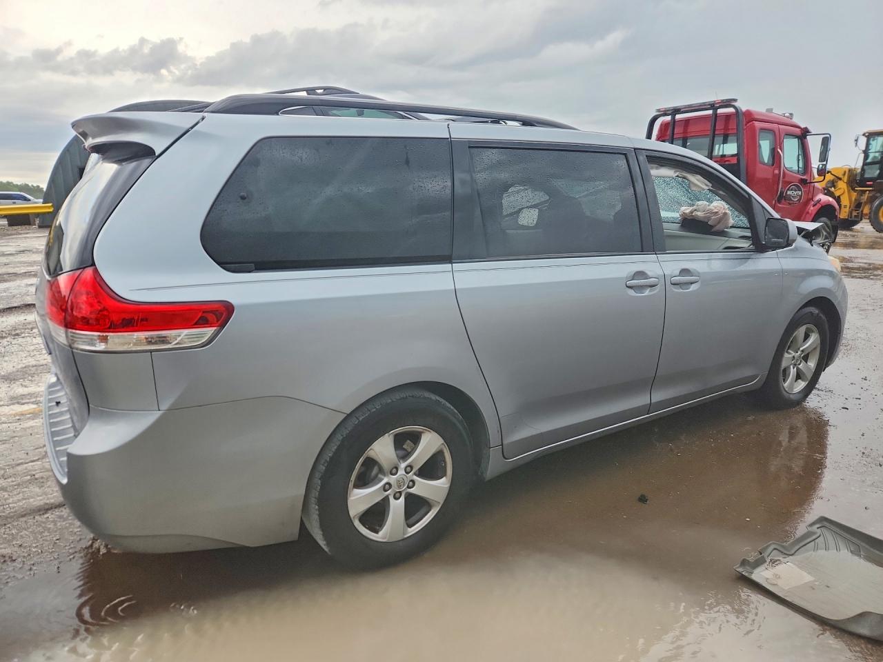2014 TOYOTA SIENNA