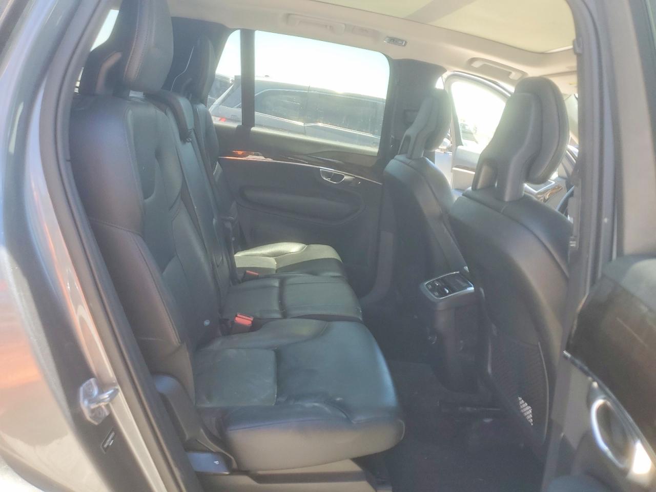 2017 VOLVO XC90