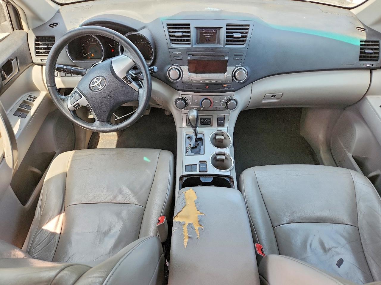 2011 TOYOTA HIGHLANDER