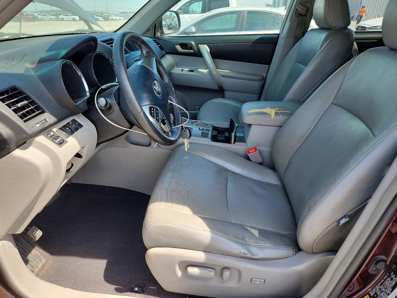 2011 TOYOTA HIGHLANDER