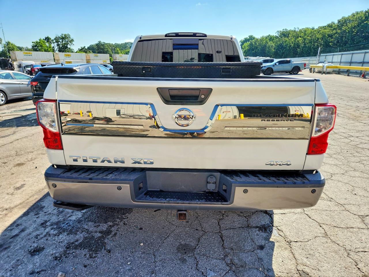 2017 NISSAN TITAN