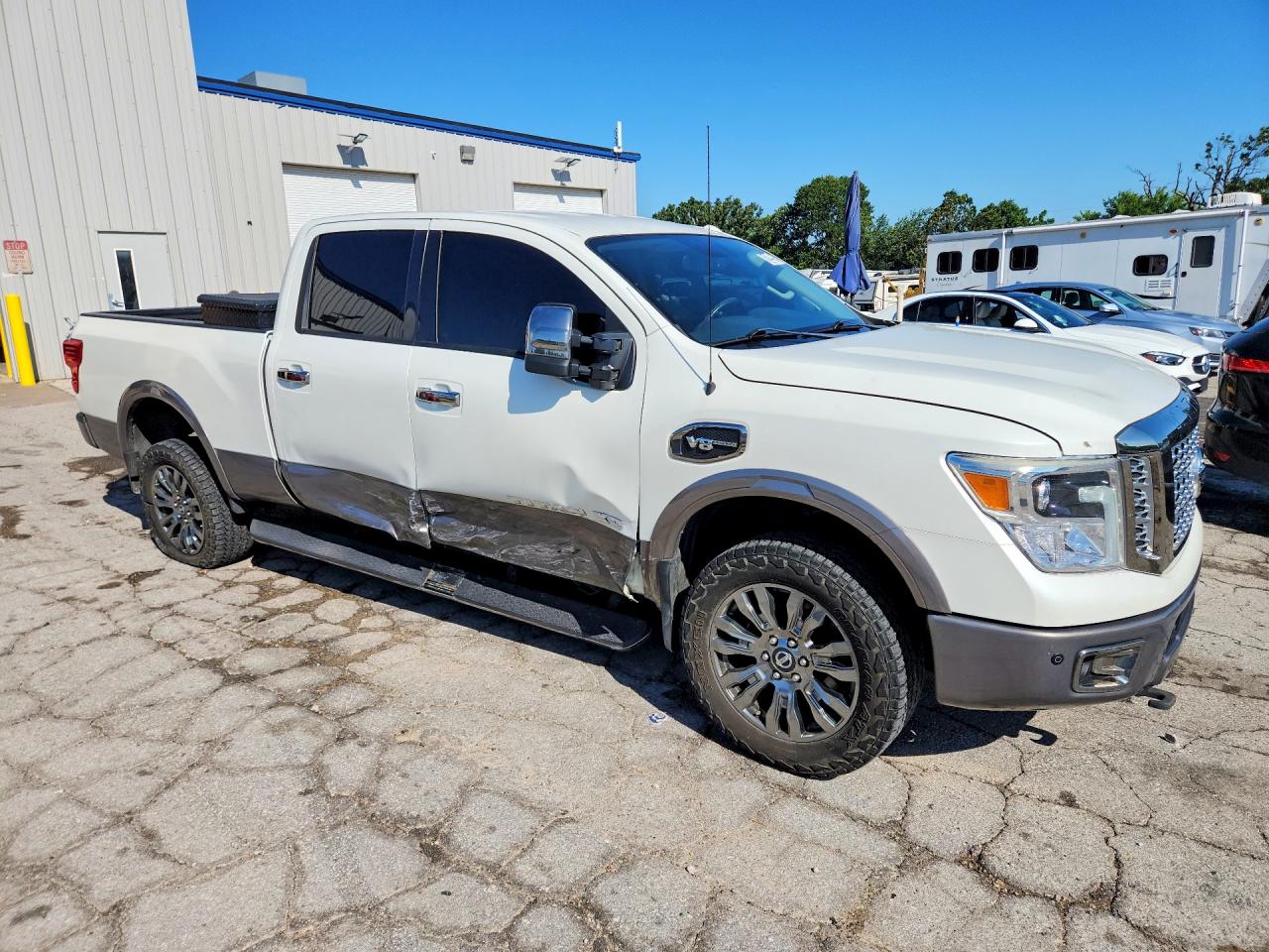 2017 NISSAN TITAN