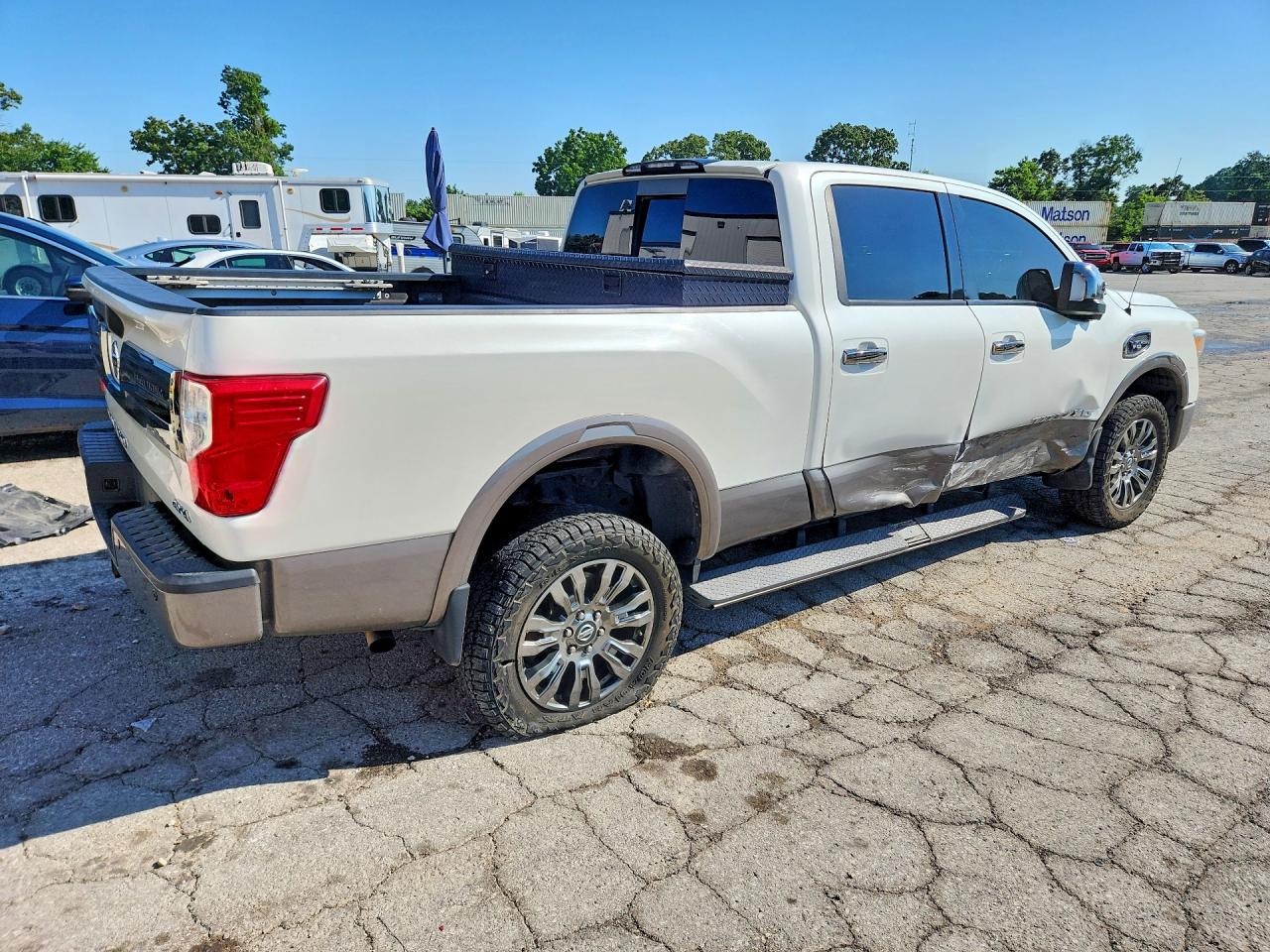2017 NISSAN TITAN
