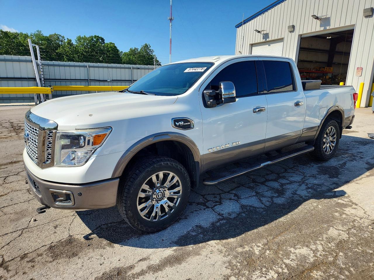 2017 NISSAN TITAN