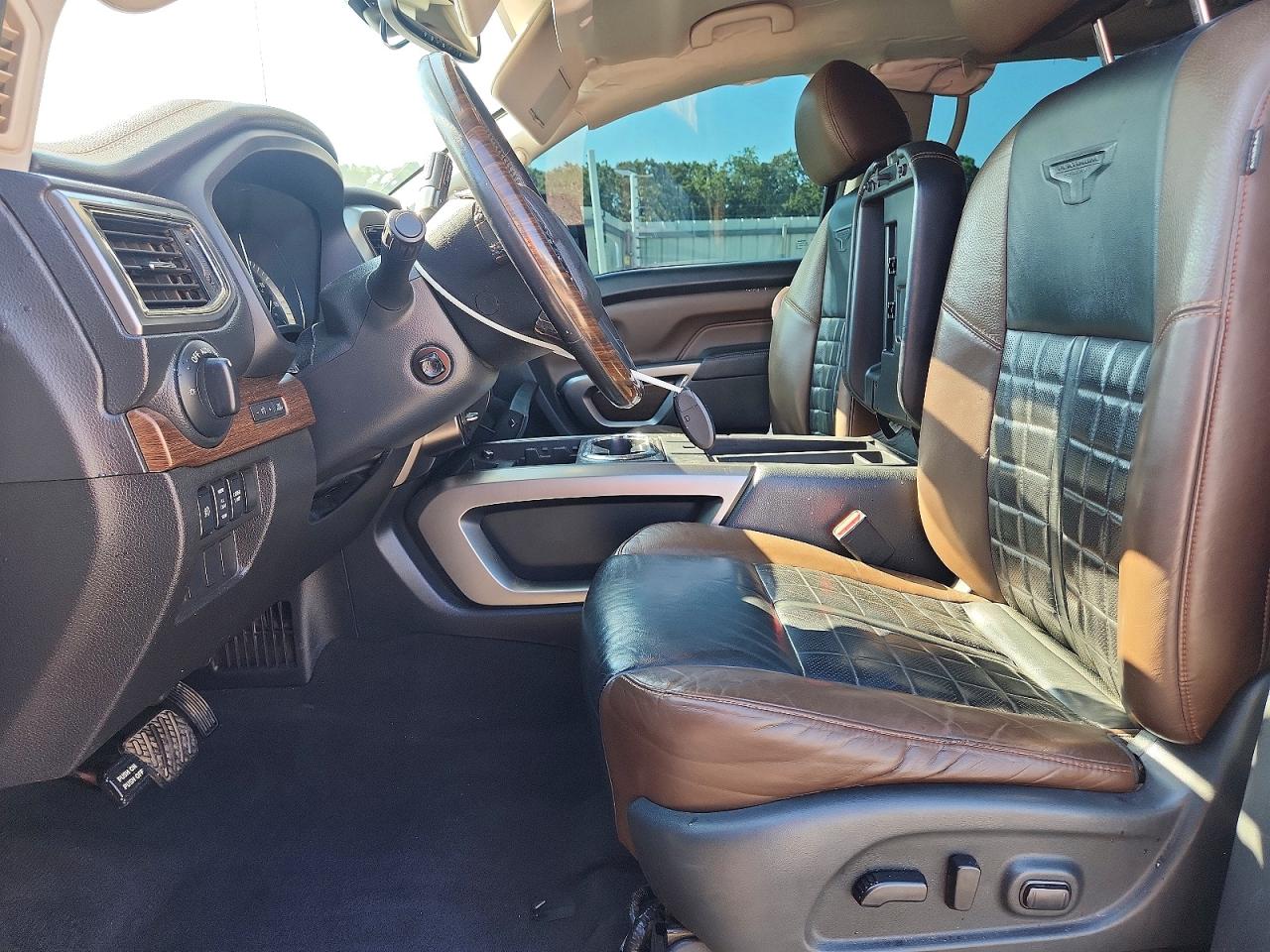 2017 NISSAN TITAN