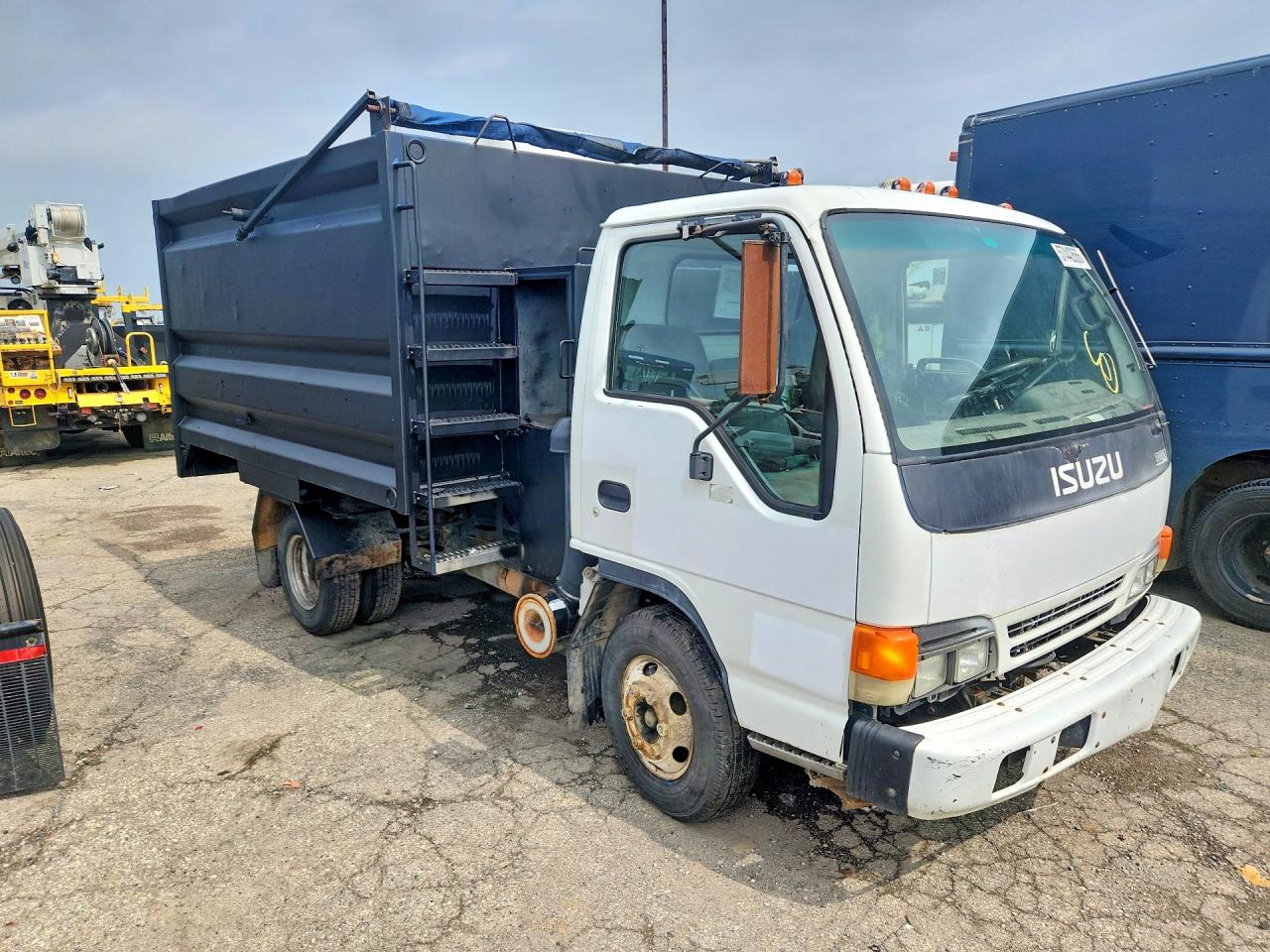 2004 ISUZU NPR