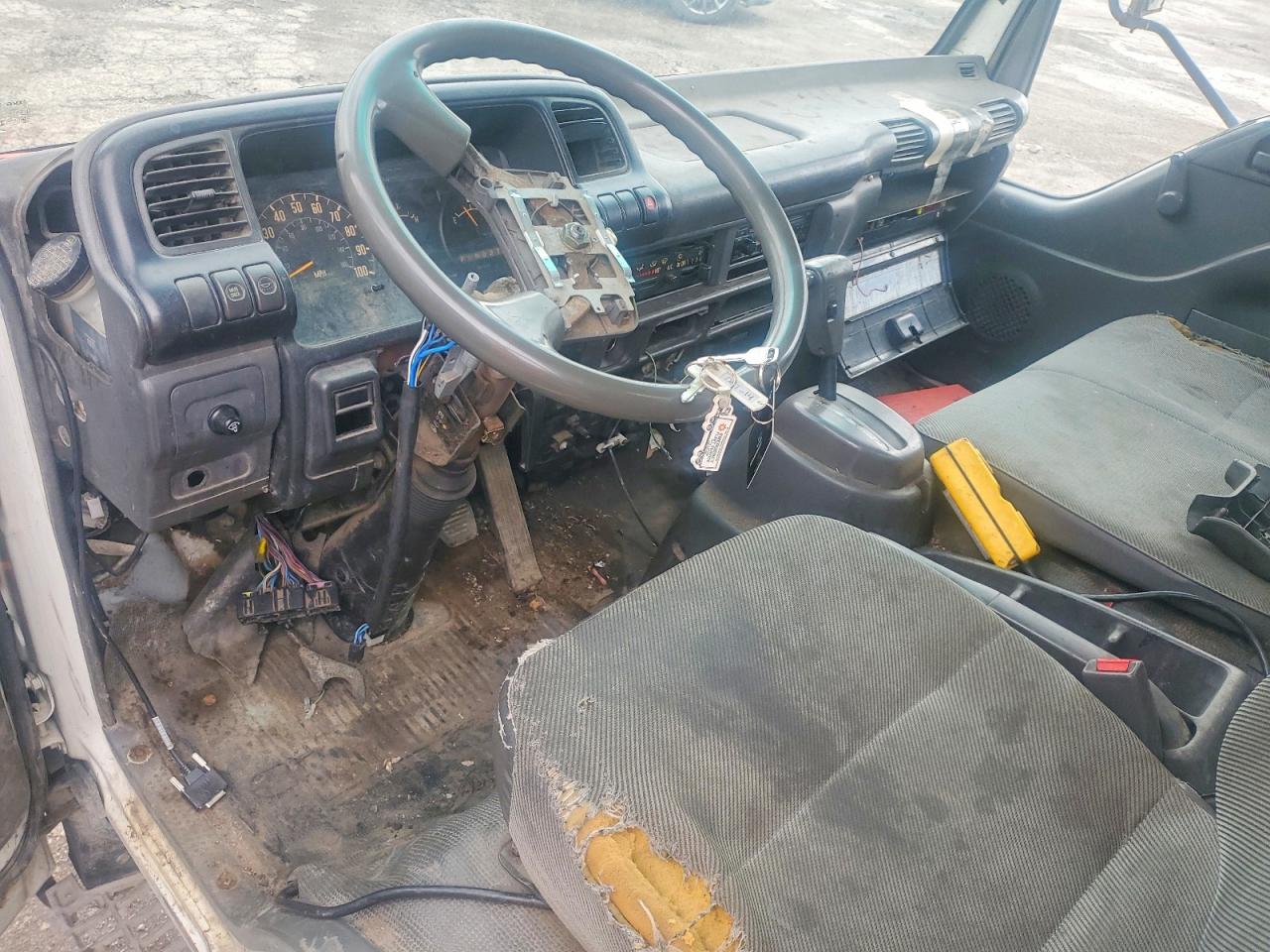 2004 ISUZU NPR