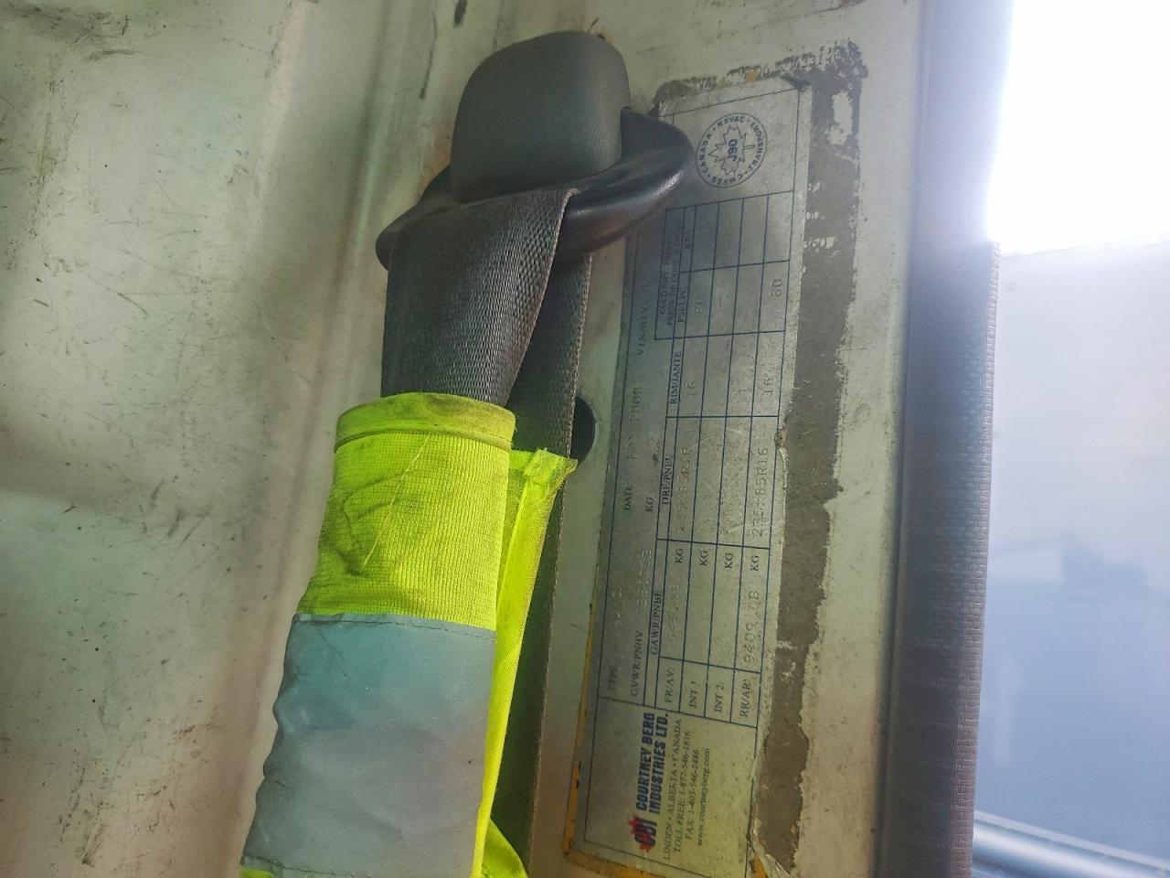 2004 ISUZU NPR